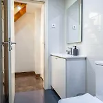 アパート Cozy Ground Floor With Ac And Loft Bedroom By Lisbeyond