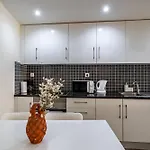 Cozy Ground Floor With Ac And Loft Bedroom By Lisbeyond Apartmán *