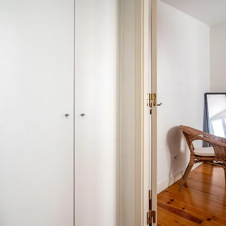 Апартаменты Cozy Ground Floor With Ac And Loft Bedroom By Lisbeyond