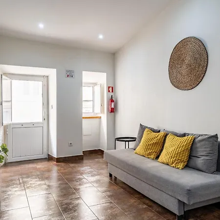 Cozy Ground Floor With Ac And Loft Bedroom By Lisbeyond Апартаменты