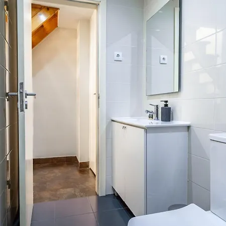 Apartamento Cozy Ground Floor With Ac And Loft Bedroom By Lisbeyond