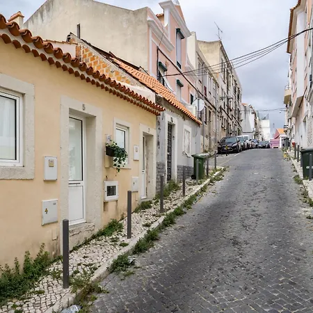 Cozy Ground Floor With Ac And Loft Bedroom By Lisbeyond Apartman *