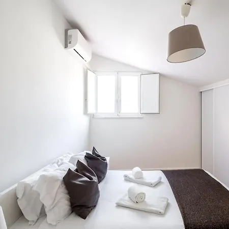 Apartment Cozy Ground Floor With Ac And Loft Bedroom *