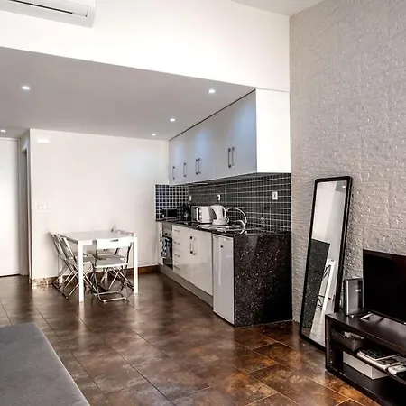 Cozy Ground Floor With Ac And Loft Bedroom Lisbon