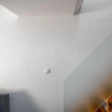 Cozy Ground Floor With Ac And Loft Bedroom Apartment *