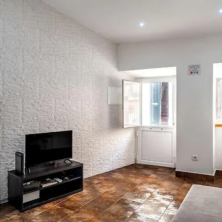 Cozy Ground Floor With Ac And Loft Bedroom Apartment
