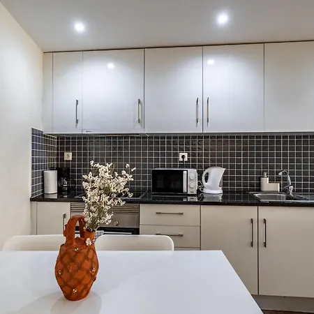 Cozy Ground Floor With Ac And Loft Bedroom By Lisbeyond Апартаменты *