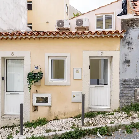 Cozy Ground Floor With Ac And Loft Bedroom By Lisbeyond Лиссабон